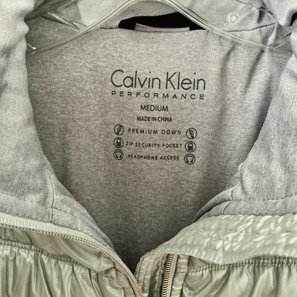 Calvin Klein Performance Silver Puffer Down Vest Size Medium NEW - Picture 4 of 7